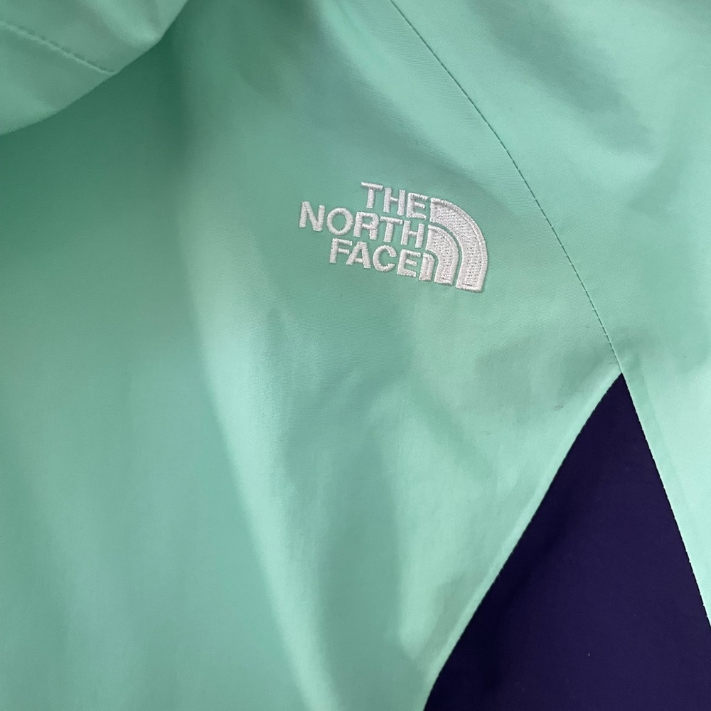 The North Face Women’s Small Jacket Shell Teal with Purple sides - Picture 6 of 10